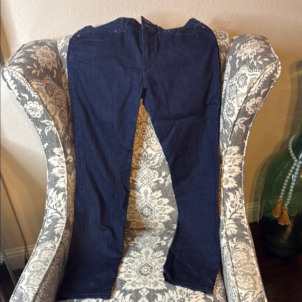 Levi's Dark Blue Mid Rise Skinny Jeans